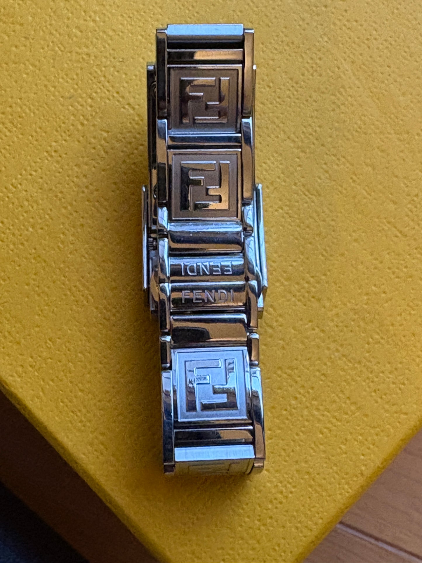 very very rare FENDI  bracelet type WATCH