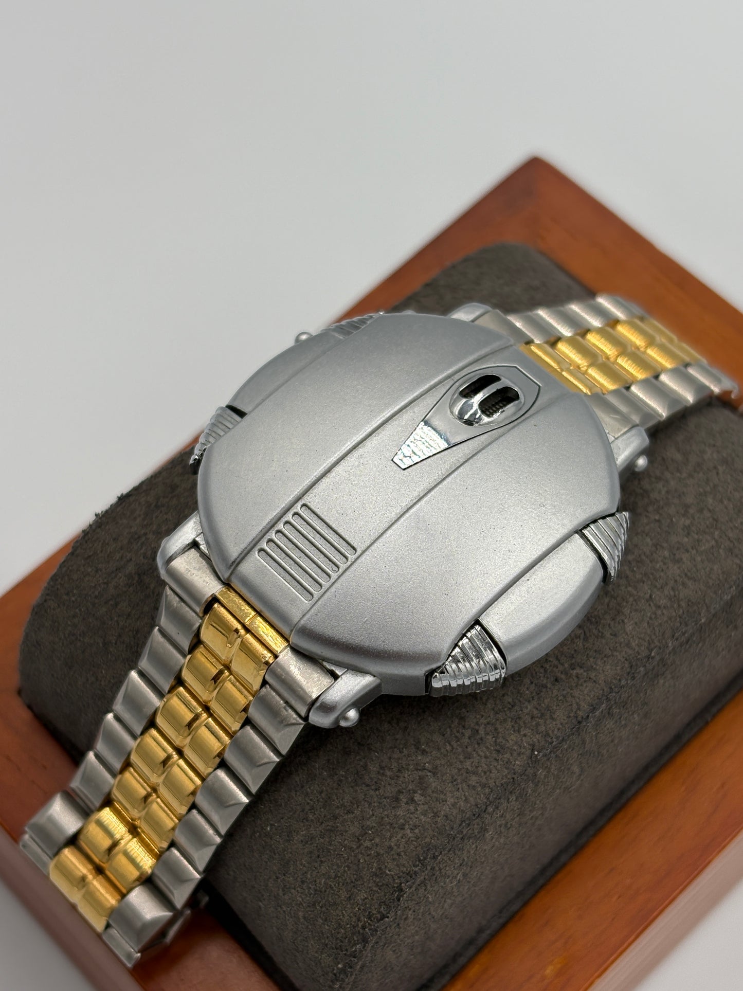 super rare   Designed by Reiji Matsumoto  80s SEIKO Ｙ825-4010