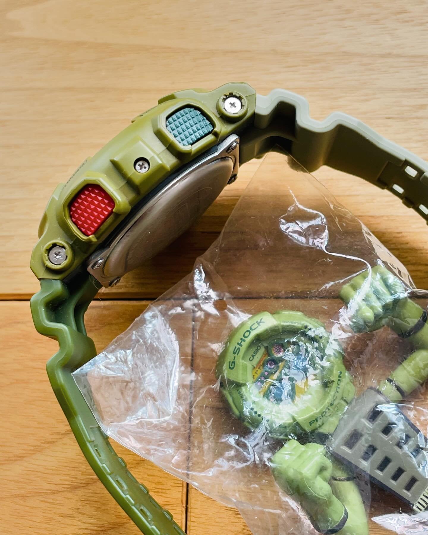 vintage casio GD-100PS collaboration  model with play set product designer Hiroshi Nakano. This