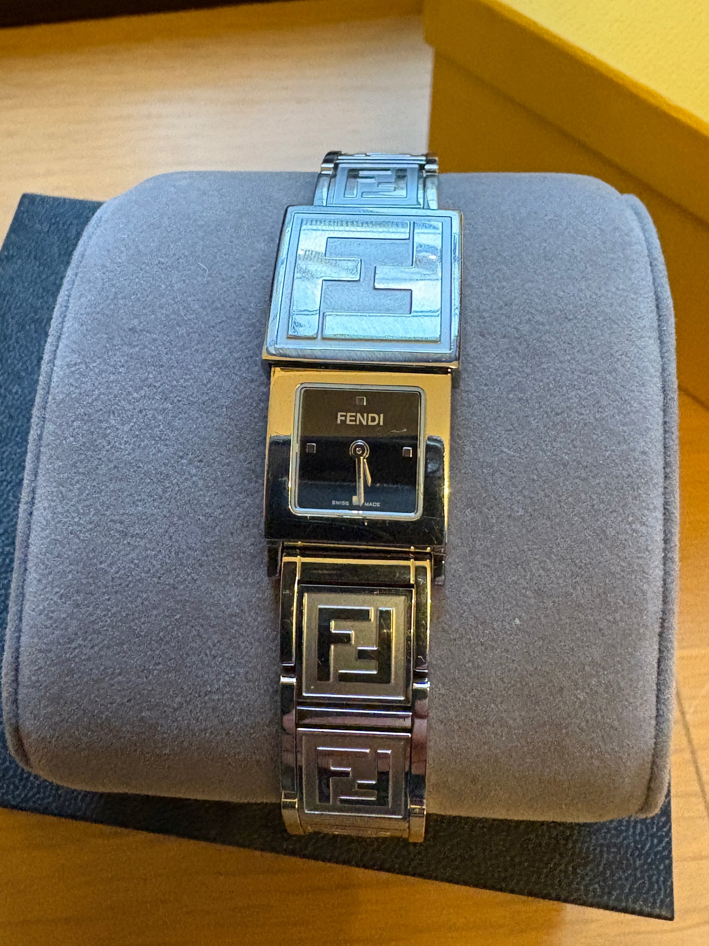 very very rare FENDI  bracelet type WATCH